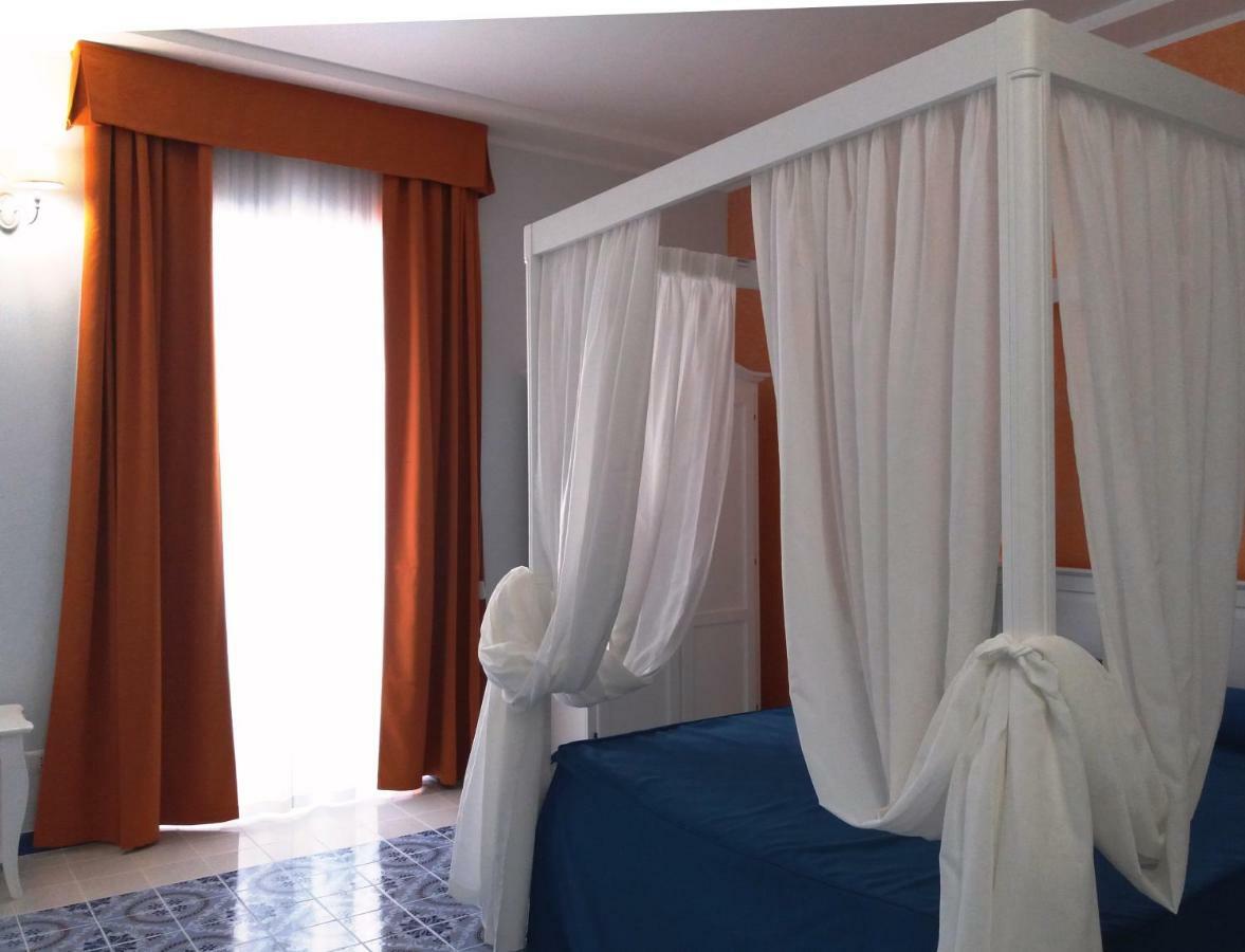 Odysseus Hotel Lípara Exterior foto